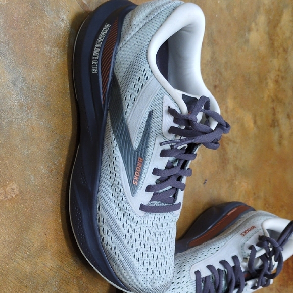 Women's Brooks Adrenaline GTS 24 - Picture 2 of 6